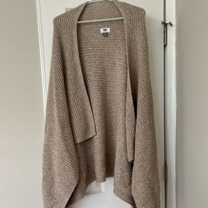 light brown shaw/wrap that adds flair to any fall or winter outfit